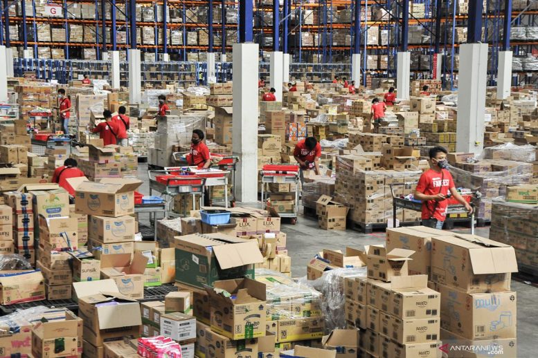 gudang barang elektronik